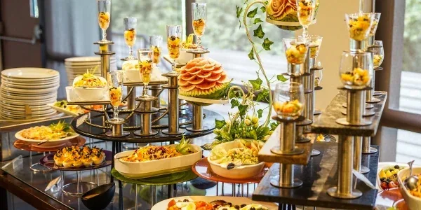 Como organizar um jantar de captação de recursos para ONG