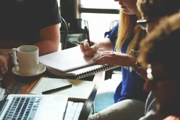 Iniciativas Comunitárias de Sucesso: Guia Completo para Liderar a Transformação Local
