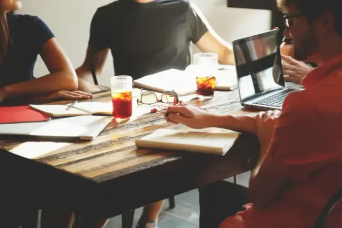 Parcerias Estratégicas: Empresas e ONGs para um Impacto Transformador